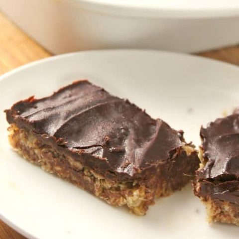 A no-bake chewy oatmeal bars recipe is perfect as a treat or after school snack. Just 5-ingredients and less than 10 minutes prep makes this recipe so easy.